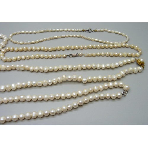 1042 - Cultured pearl jewellery, some on silver clasps, 132g