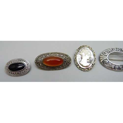 1063 - Six silver brooches, 33g