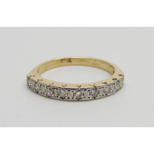 1065 - An 18ct gold half eternity diamond ring, 2.7g, K