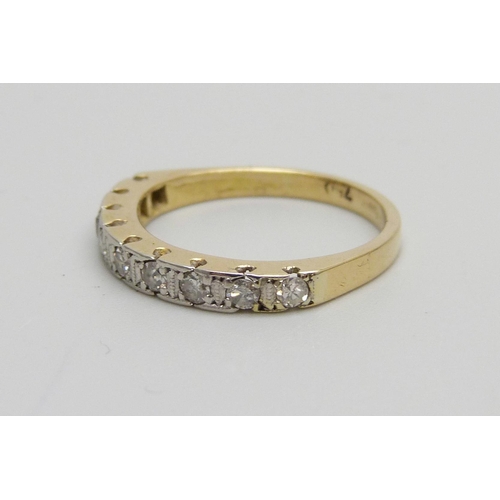 1065 - An 18ct gold half eternity diamond ring, 2.7g, K