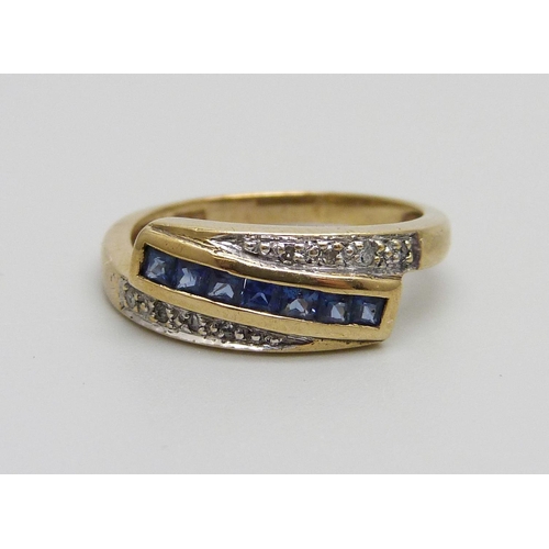 1067 - A 9ct gold sapphire and diamond ring, 2.1g, J/K