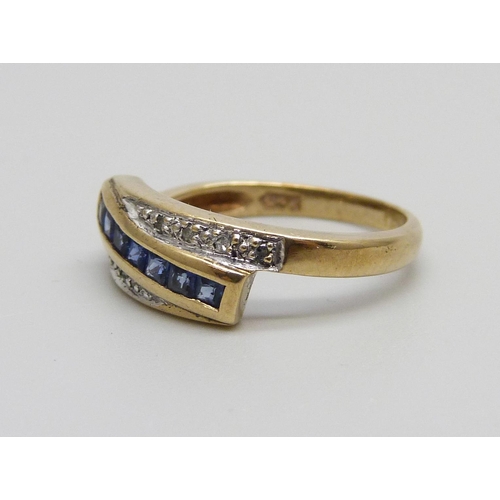 1067 - A 9ct gold sapphire and diamond ring, 2.1g, J/K