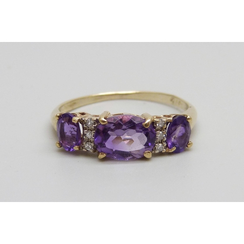 1068 - A 9ct gold amethyst and diamond set ring, 2.3g, S