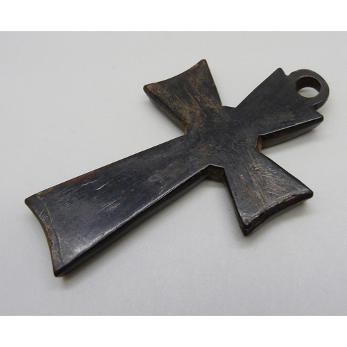 1109 - A 19th Century cross pendant inlaid with mother of pearl