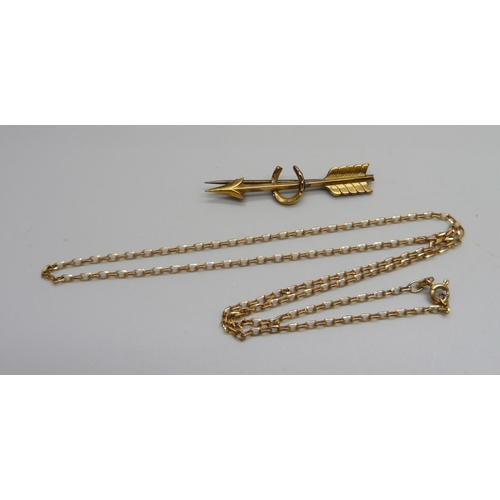 1115 - A 9ct gold chain, 3.5g, and a 15ct gold bar brooch with horseshoe and arrow design, 2.9g, a/f