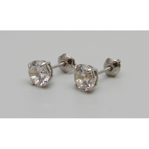 1124 - A pair of 14ct white gold earrings set with white stones, 1.1g