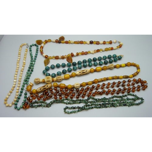 1130 - Vintage necklaces including glass and hardstone