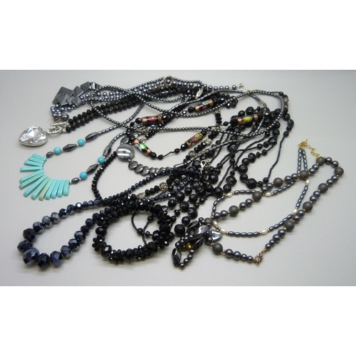 1133 - A collection of French jet and hematite jewellery