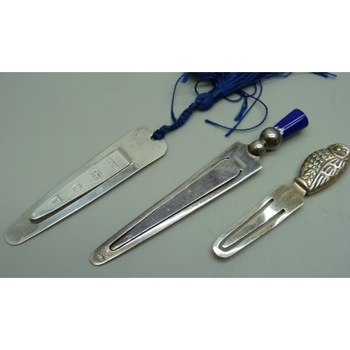 1138 - Three silver book marks, 16g