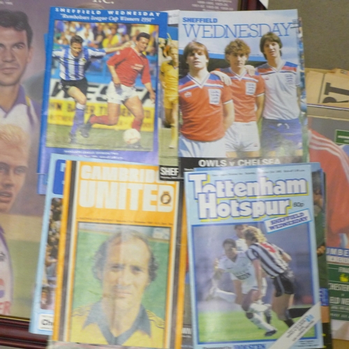 1162 - 1980s and 1990s Sheffield Wednesday football programmes, newspaper supplements, a print, etc. **PLEA... 