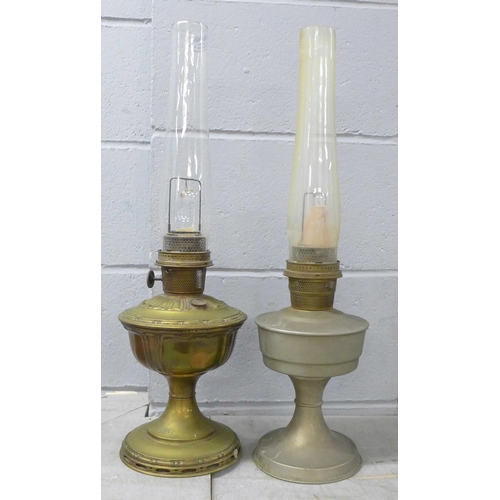 1164 - Two oil lamps **PLEASE NOTE THIS LOT IS NOT ELIGIBLE FOR IN-HOUSE POSTING AND PACKING**