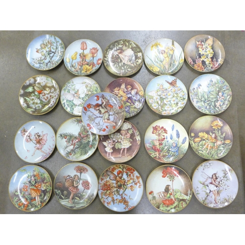 1167 - A set of Gresham collector's fairy plates, each numbered, (21) **PLEASE NOTE THIS LOT IS NOT ELIGIBL... 