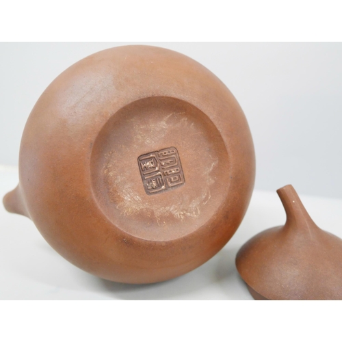 621 - A Chinese clay Yixing teapot, handle repaired