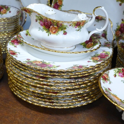 669 - Royal Albert Old Country Roses dinner wares, table wares, including twelve dinner plates and side pl... 