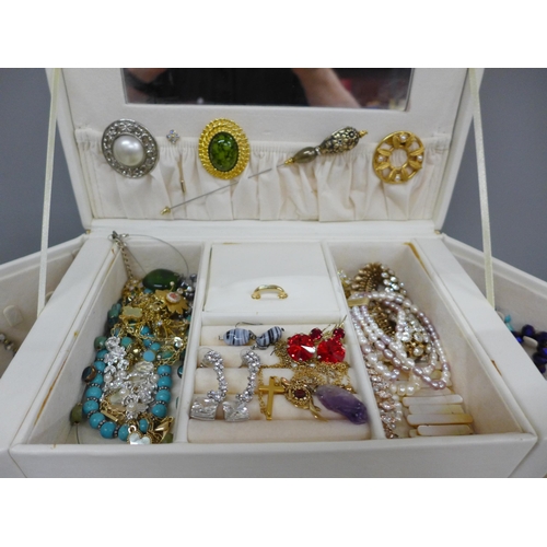 673 - A jewellery box containing costume jewellery