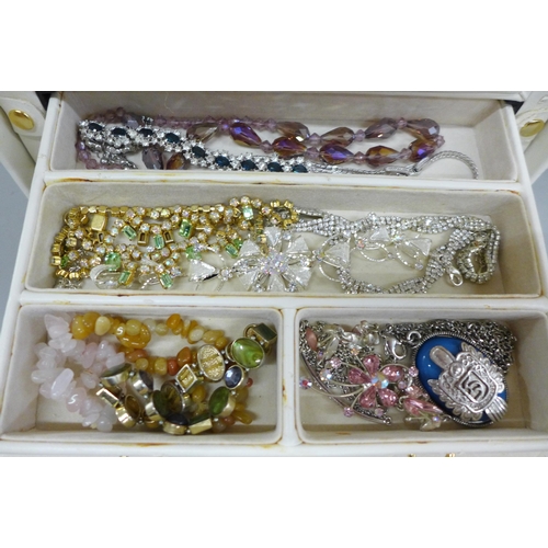 673 - A jewellery box containing costume jewellery