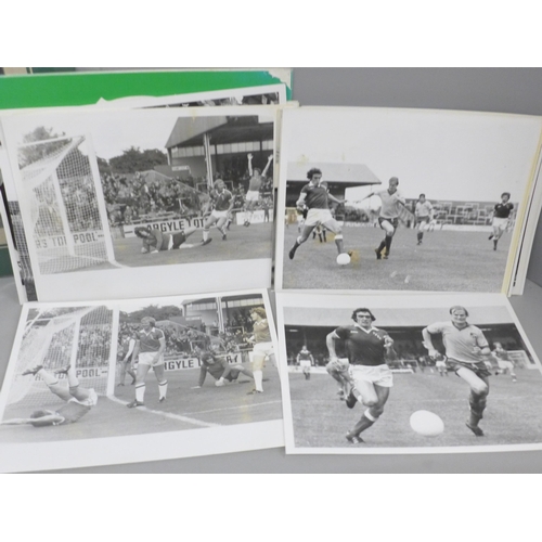 681 - Seventy 1970s/80s Plymouth Argyle press photographs, also a 1904-1905 team photograph