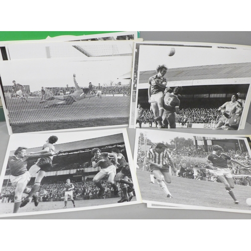 681 - Seventy 1970s/80s Plymouth Argyle press photographs, also a 1904-1905 team photograph