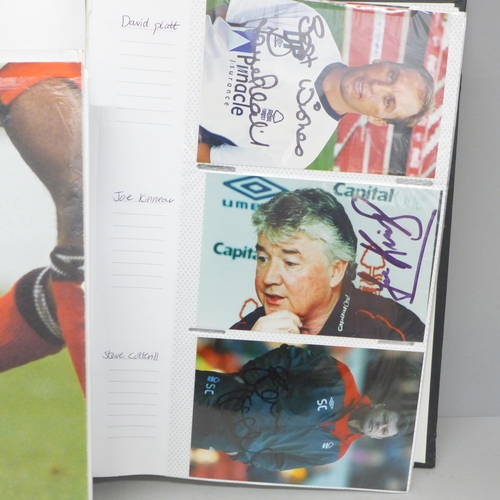 683 - A folder of signed photographs of Nottingham Forest football players including Glory Years players a... 