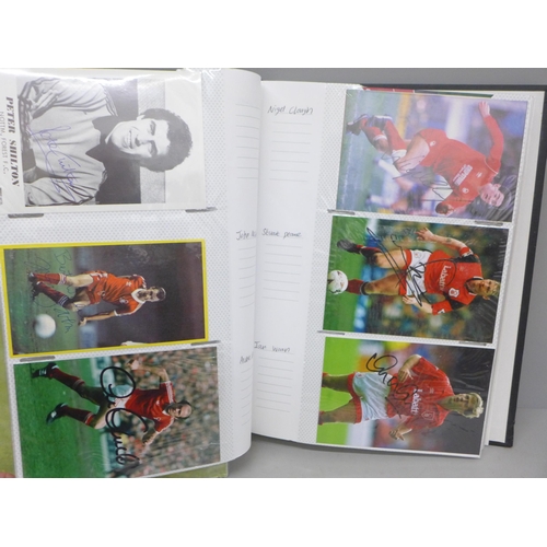 683 - A folder of signed photographs of Nottingham Forest football players including Glory Years players a... 