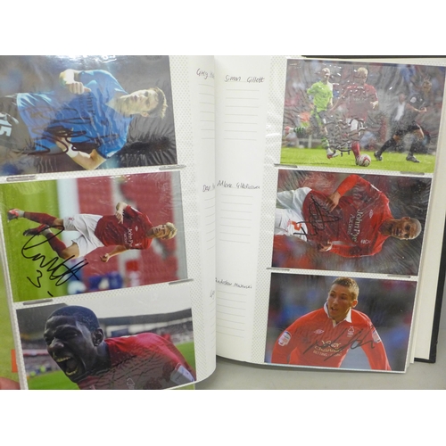 683 - A folder of signed photographs of Nottingham Forest football players including Glory Years players a... 