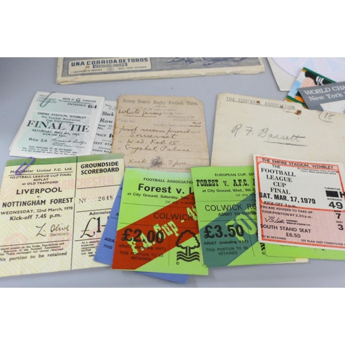 700 - Sports memorabilia including football ticket stubs,  (Nottingham Forest late 1970s/early 80s) cricke... 