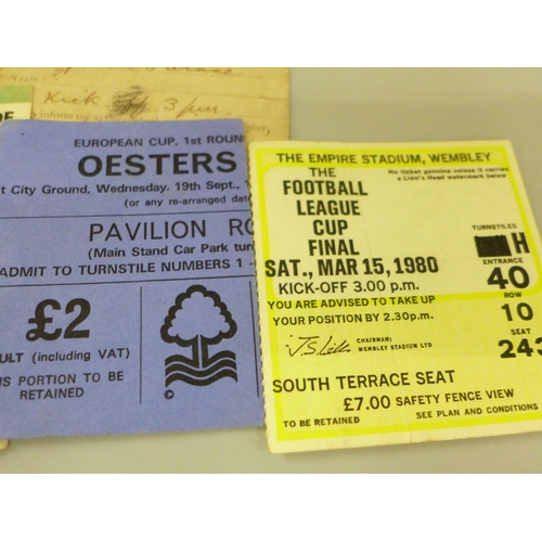 700 - Sports memorabilia including football ticket stubs,  (Nottingham Forest late 1970s/early 80s) cricke... 