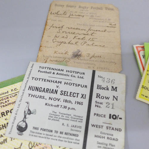 700 - Sports memorabilia including football ticket stubs,  (Nottingham Forest late 1970s/early 80s) cricke... 