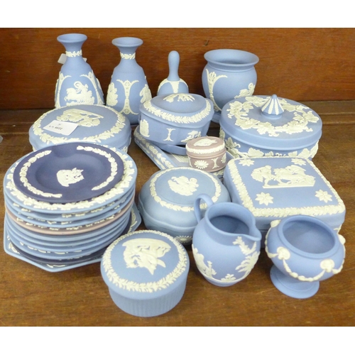 709 - 27 items of Wedgwood Jasperware porcelain