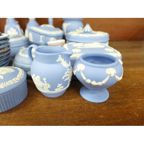 709 - 27 items of Wedgwood Jasperware porcelain