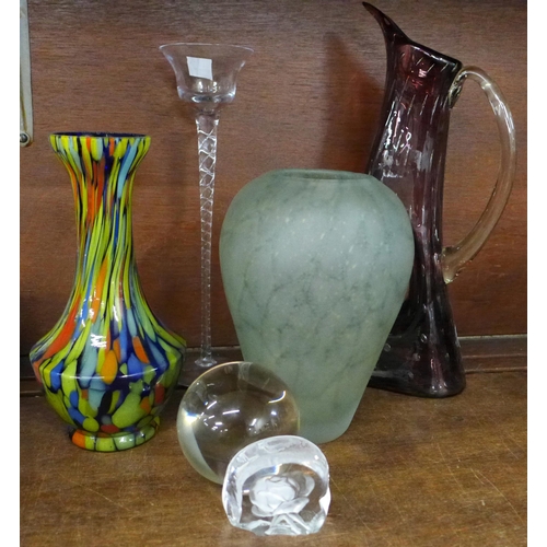 713 - A collection of mid 20th century glassware including studio glass **PLEASE NOTE THIS LOT IS NOT ELIG... 