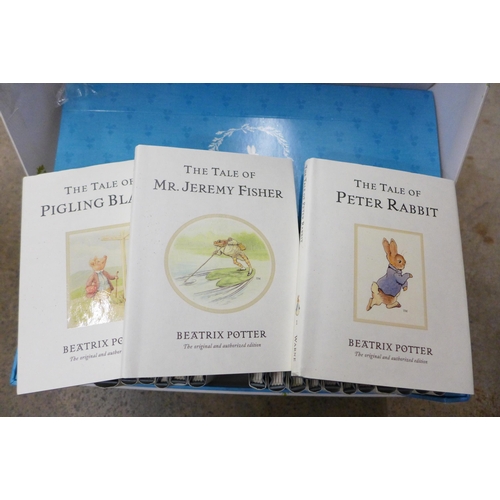 731 - A box set, The World of Peter Rabbit, Beatrix Potter, The Complete Collection of Original Tales, 1-2... 