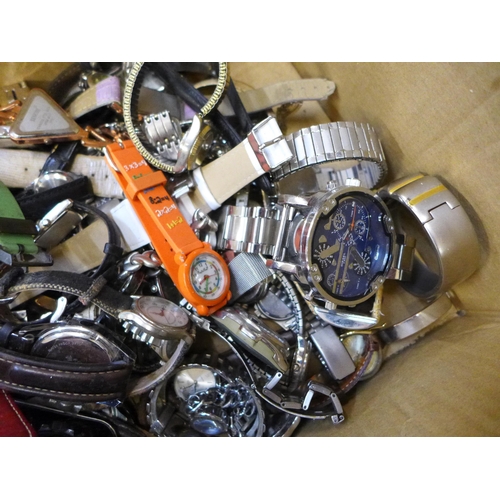 744 - A collection of wristwatches