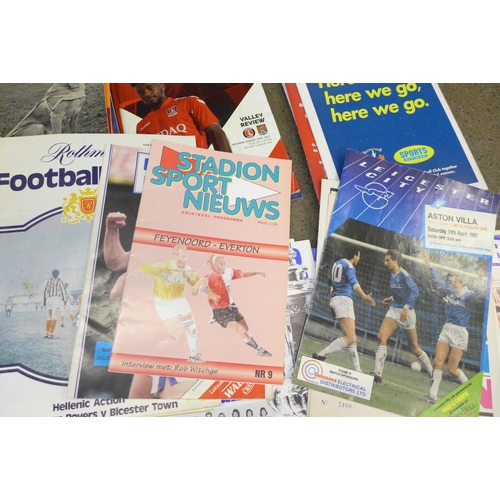 745 - 103 football programmes, 1960s onwards, English, Scottish League, FA Cup, friendlies and internation... 