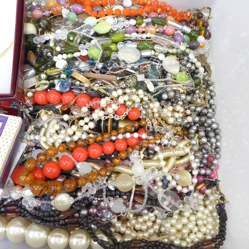 746 - A large collection of costume jewellery