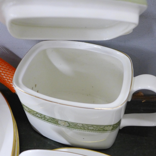 796 - A Royal Doulton Rondelay 31 piece tea set and dinner plates, cream jug a/f **PLEASE NOTE THIS LOT IS... 