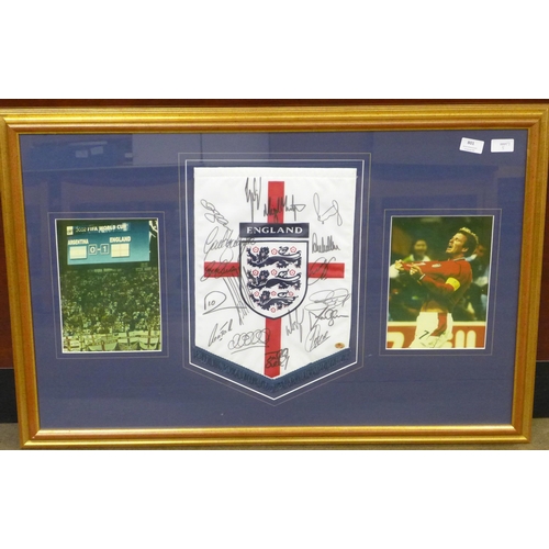 801 - England football team; a 2002 Fifa World Cup team signed pennant, including Beckham, with Sportizus ... 