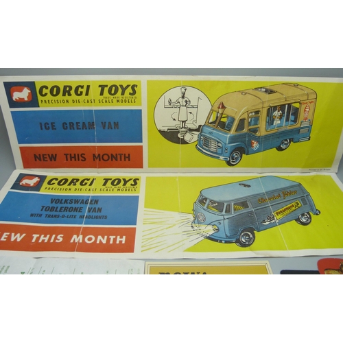 851 - Corgi Toys advertising leaflets, cards, and a Dinky Toys 101L Thunderbirds 2 & 4 leaflet in French, ... 