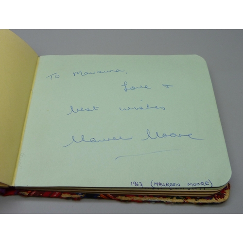 852 - A 1950s autograph album with signatures including Lionel Jeffries, Jim Reeves, Dickie Valentine, Chr... 