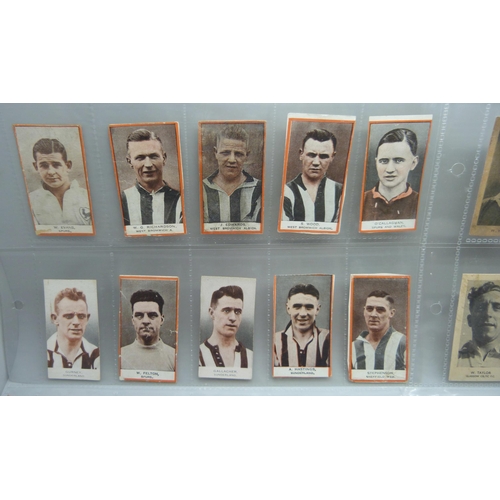 859 - Collectors cards; football cigarette cards, Phillips Tobacco footballers, BDV 1930 and Sport 1950 ty... 