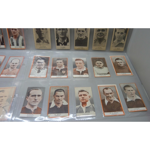 859 - Collectors cards; football cigarette cards, Phillips Tobacco footballers, BDV 1930 and Sport 1950 ty... 