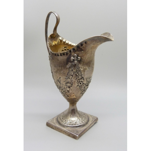 870 - A George III silver cream jug, London 1789, maker HB, 73g