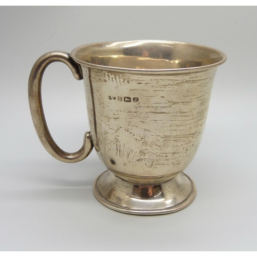 871 - A silver christening mug, 1924 Birmingham, 59.1g