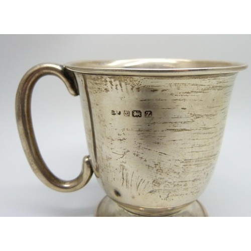 871 - A silver christening mug, 1924 Birmingham, 59.1g