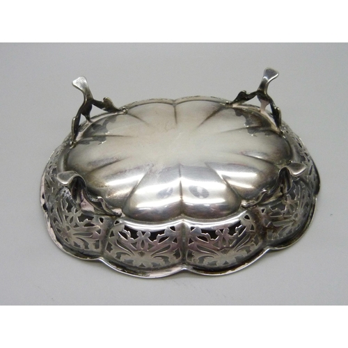 878 - A pierced silver sweet meat dish, Birmingham 1918, 54.2g, 9cm x 11.5cm