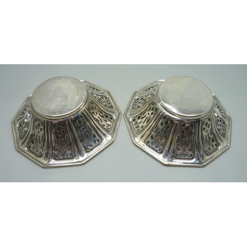 889 - A pair of pierced silver dishes, Sheffield 1926, George Howson, 168g, 12cm