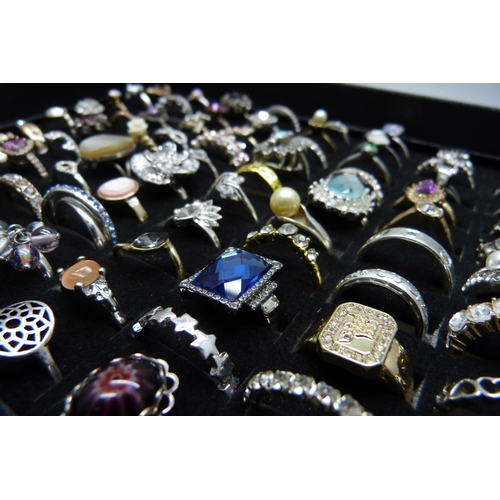 911 - 100 costume rings