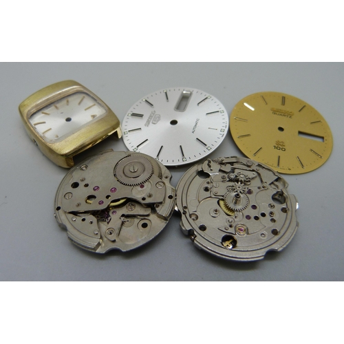 915 - A collection of watch dials including Seiko and other watch parts