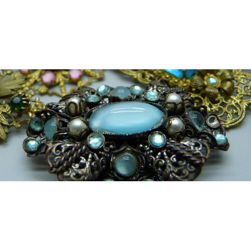 918 - Nine vintage filigree brooches