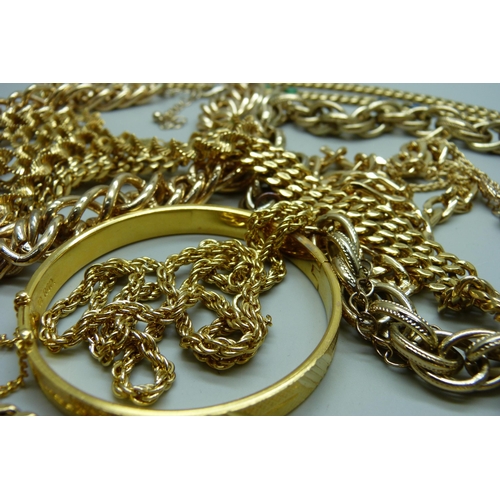 921 - Gold-tone necklaces and a rolled gold bangle